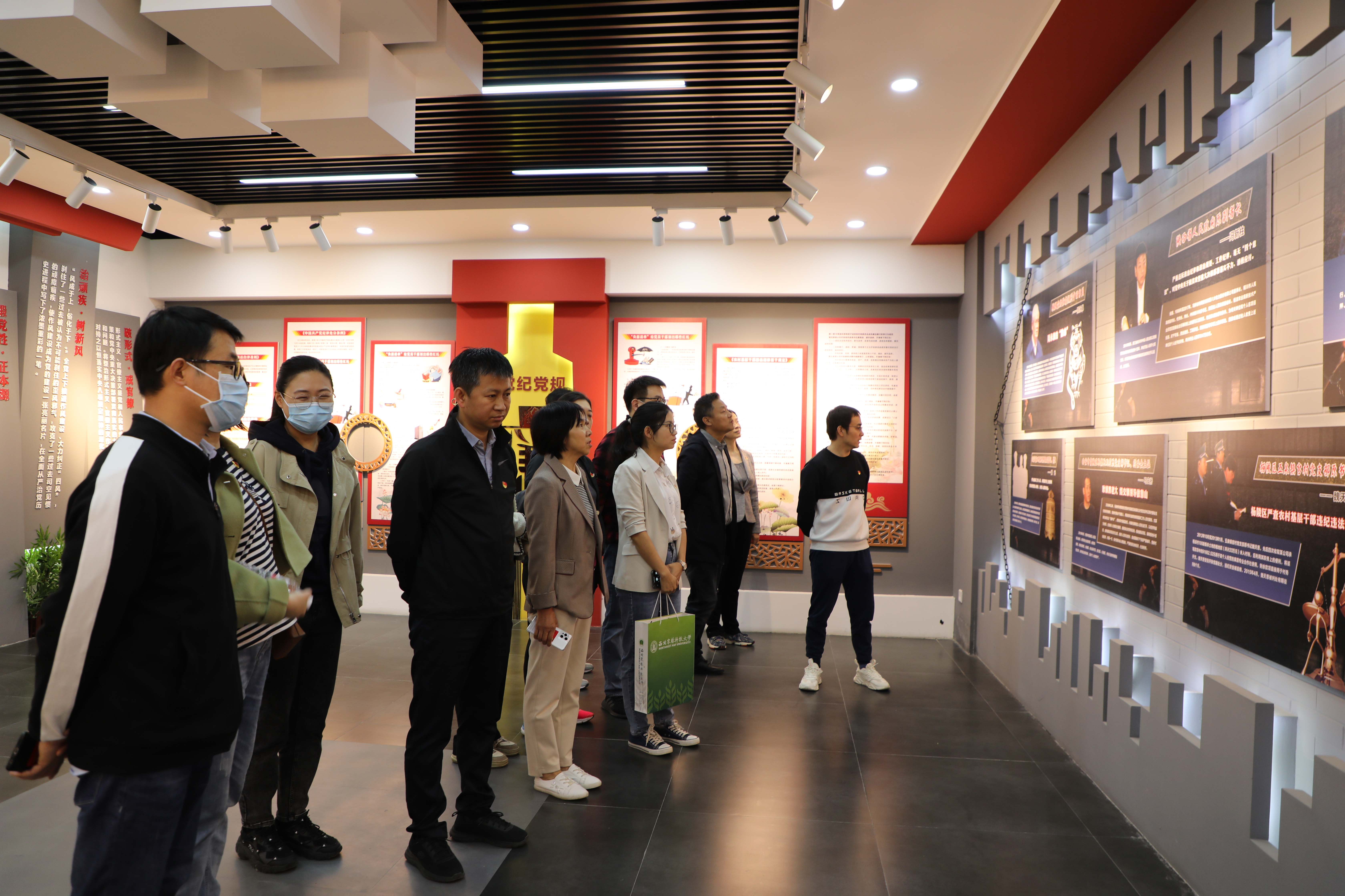 b1e2bbfbd0384bbe894f22df7aef873a.jpg b1e2bbfbd0384bbe894f22df7aef873a.jpg